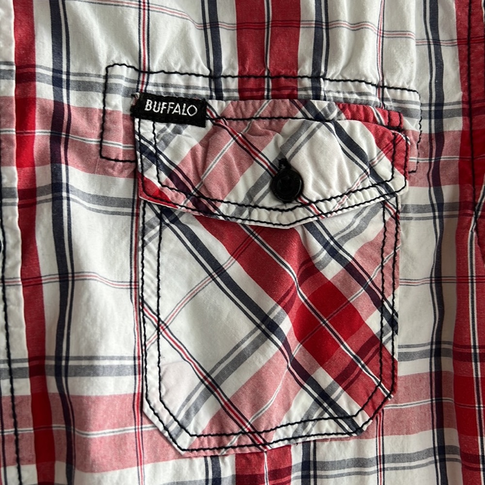 Short sleeve button down with pockets - Picture 4 of 7